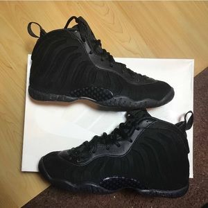 “Triple black” foamposite